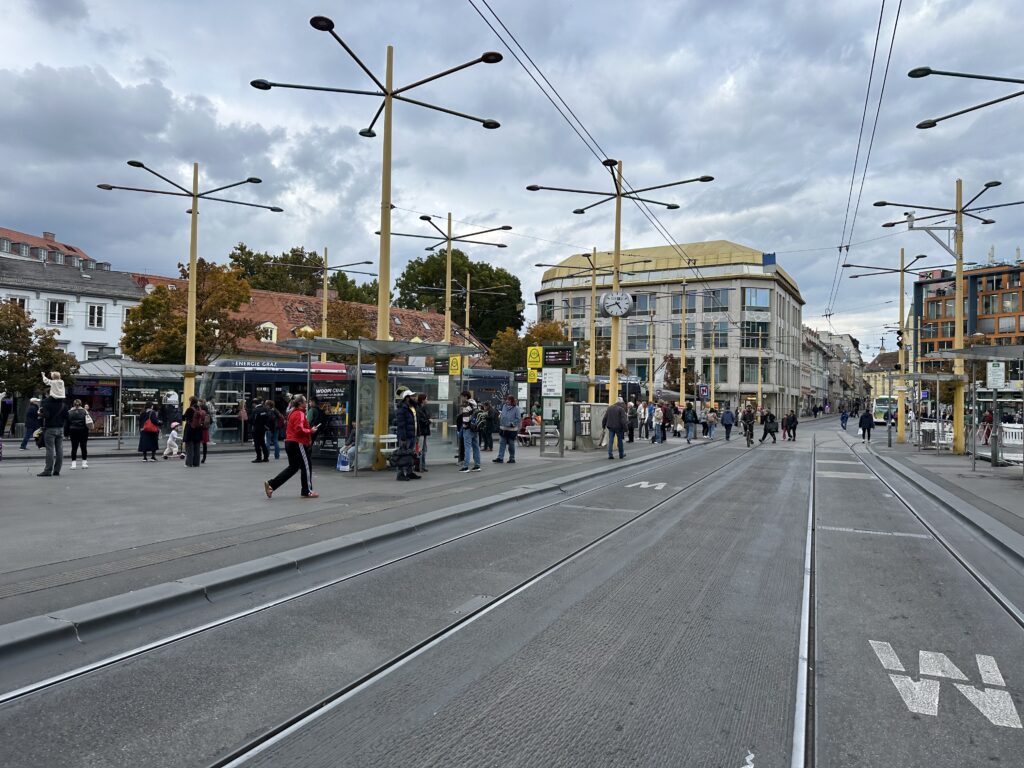 Der Jakominiplatz ist heute neu gestaltet